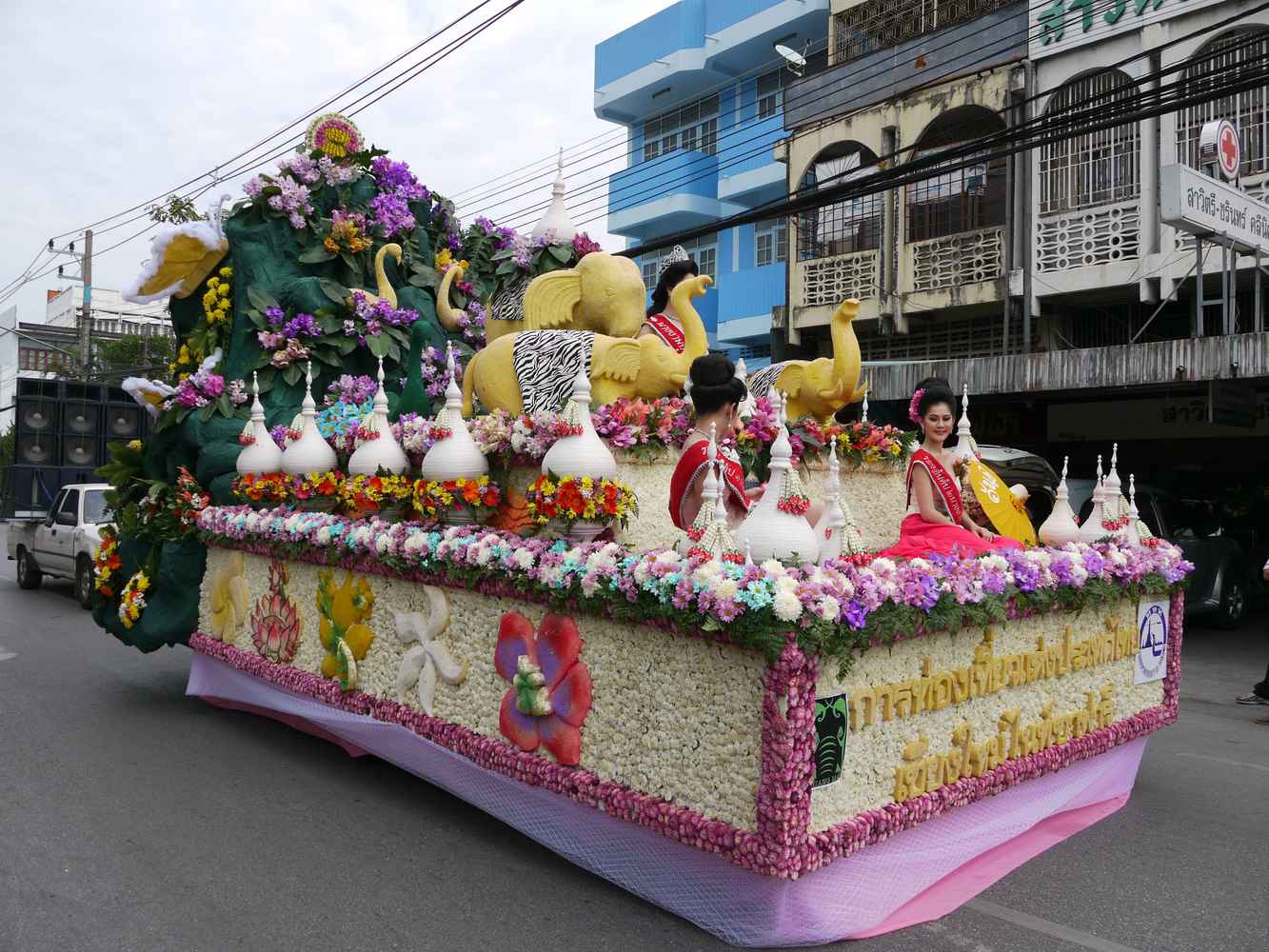 Derechos: https://commons.wikimedia.org/wiki/File:Flower_Festival_Chiang_Mai_-_P1150935.JPG